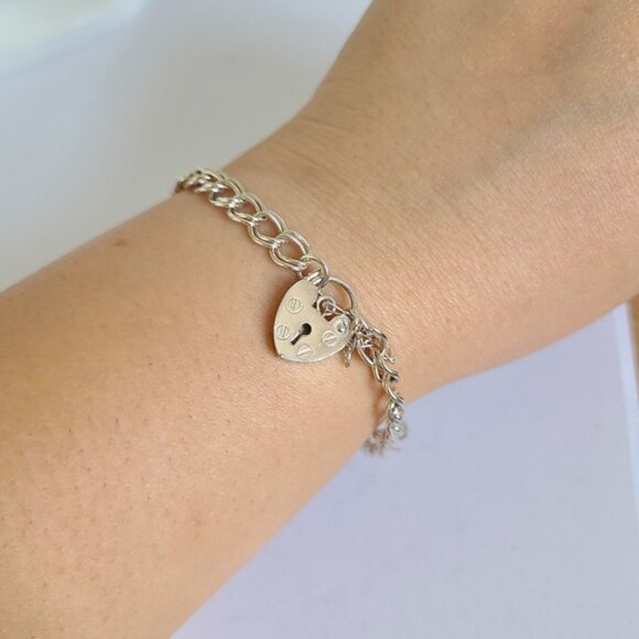Vintage Double Curb Link Heart Padlock Key Charm Sterling Silver Chain Bracelet - Picture 9 of 11
